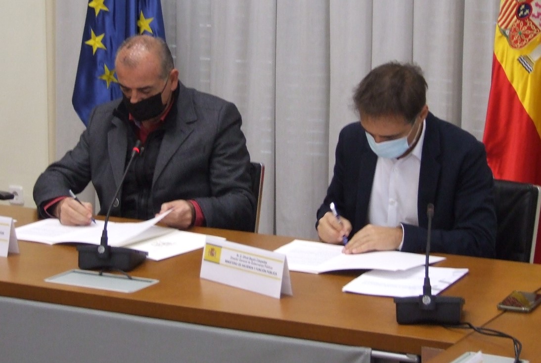 Imagen del la firma del Convenio con la Plataforma del Tercer Sector